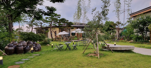 বৈচিত্র্যময় কফি শপ