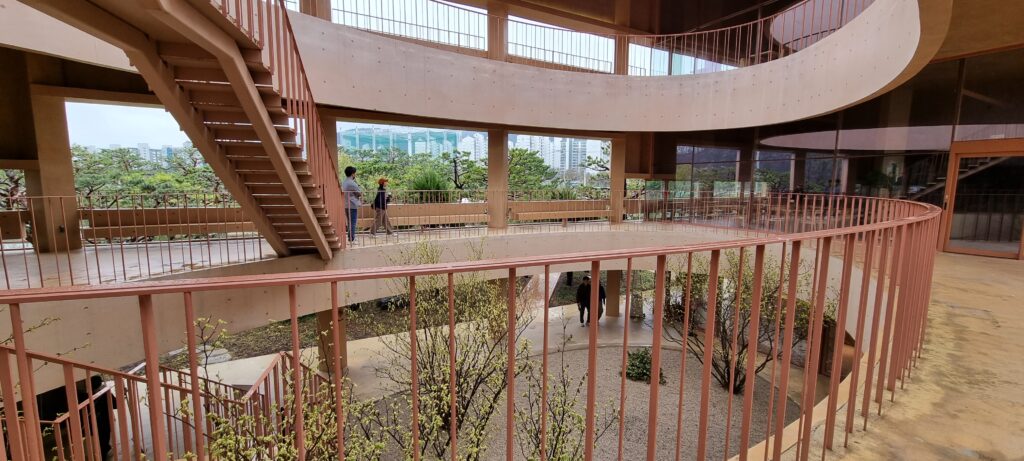 দেগু শহরের একটি বিখ্যাত ক্যাফে