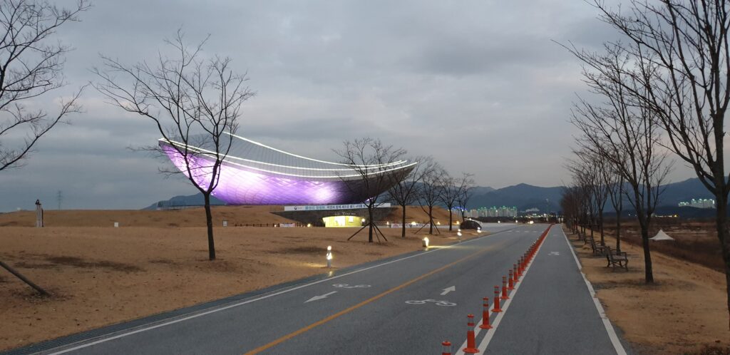 প্রকৃতির সাথে একাত্মতা: ARC-এর স্থাপত্য শৈলী